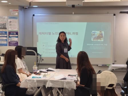 캐릭터별 노인분장 PBL과정 교육 장면