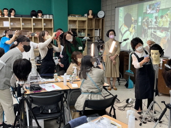 꾸미기_뷰티산업연구소-바버 트렌드 스타일_이복희교수,김경민대표_221001_02-45393837235.jpg