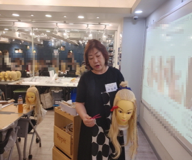 [꾸미기][꾸미기]뷰티산업연구소-2일차_가발헤어스타일_이현진_0625-52124485881.jpg