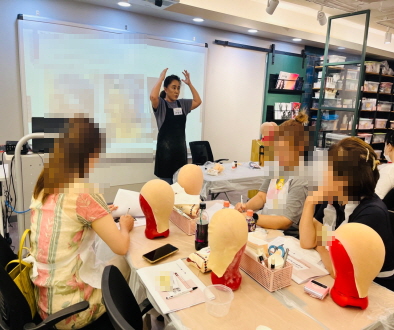 [꾸미기]뷰티산업연구소-2일차_미디어무대공연_윤정민교수_23년7월30일.일요일-52913693701.jpg