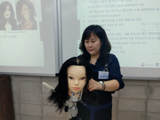[꾸미기]뷰티산업연구소-2일차_살롱헤어커트와 아이론스타일완성_9월10일-53853276148.jpg