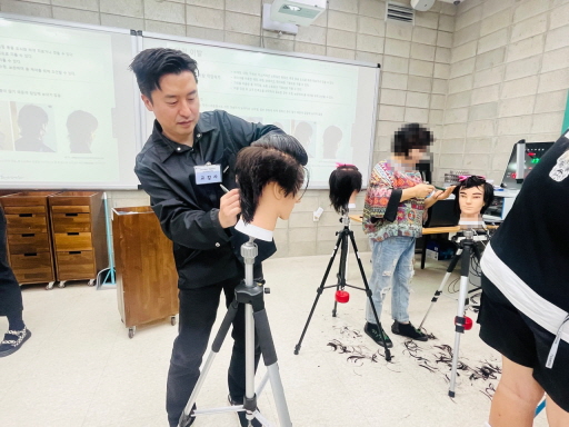 [꾸미기]뷰티산업연구소-2일차_바버 트렌드스타일_9월17일_최재영-54009264985.jpg