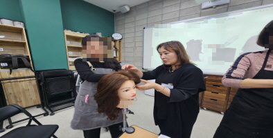 [꾸미기]뷰티산업연구소-1일차_응용드라이와 쇼트헤어커트_10월 21일_최인실-54795696272.jpg