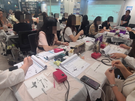 [꾸미기]뷰산연업무밴드-AI활용기반-스킨아트 에어브러시_8월30일_윤정민-80370984796.jpg