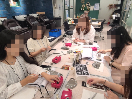 [꾸미기]뷰산연업무밴드-AI활용기반-스킨아트 에어브러시_8월30일_윤정민-80372170273.jpg